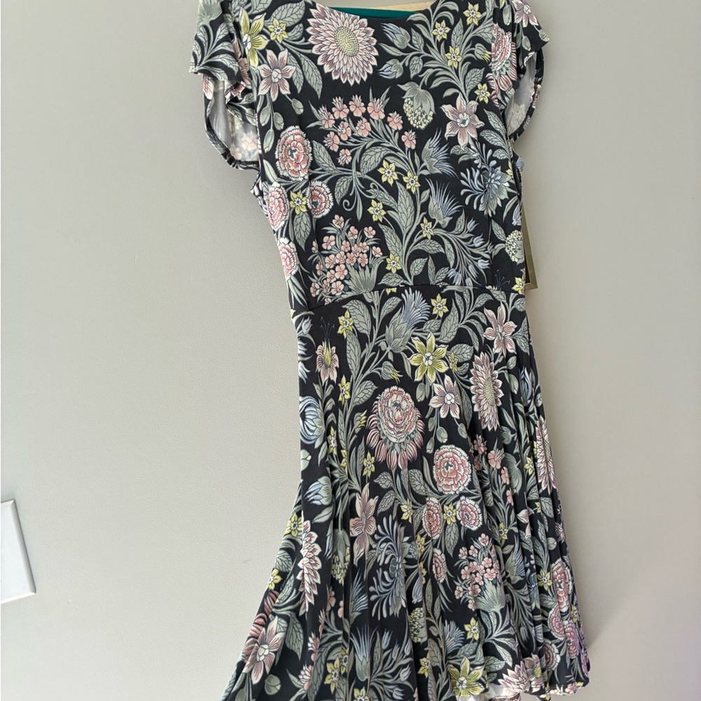 LOFT NWT Sz M Floral v-back Dress